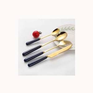 Mango de diseñador martillado de resina negra, juego de cubiertos pulidos con espejo dorado de acero inoxidable, juegos de cubiertos, utensilios de cocina - Product Image 1