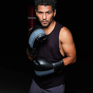 Guantes de boxeo para adultos hechos con logotipo personalizado, guantes de boxeo hechos de cuero y PVC con estampado para deportes y entrenamiento de gimnasia - Product Image 5
