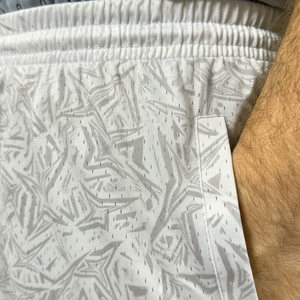 กางเกงขาสั้นตาข่ายผู้ชายคุณภาพพรีเมียม ผ้าตาข่ายโพลีเอสเตอร์ 100% น้ำหนักเบา แห้งเร็ว รับสกรีนโลโก้ กางเกงขาสั้นตาข่ายผู้ชาย - Product Image 5