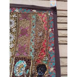 Tapiz Indio de Pared con Diseño de Patchwork Textil Estilo Banjara, Arte con Cuentas, Patchwork Único con Bordado - Product Image 5