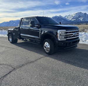 Offre Exceptionnelle 2024 Ford F-550 Super Duty Lariat Turbo Diesel Power Stroke Dually 44 Hauler Intérieur Cuir Foncé Gauche 5 Places - Product Image 1
