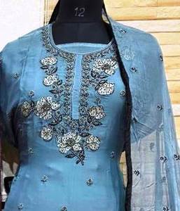 Beaux costumes indiens non cousus brodés à la main pour les femmes pour les fêtes de style traditionnel - Product Image 2