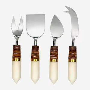 Juego de Herramientas para Cortar Queso de Diseño Nuevo, Hecho a Mano, Único, de Metal, Madera y Mármol - Product Image 1