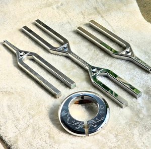 ดาบเสียง (แพ็ค 2 ชิ้น) พร้อมกระดิ่งพลังงานแสงอาทิตย์ - Product Image 1