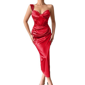 Abito da sera aderente in raso con spacco sulla coscia, elegante e sexy - Product Image 5