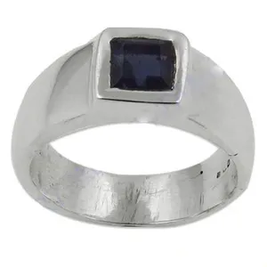 Bague unisexe en or 18 carats avec saphir taille princesse, sertie clos, motif géométrique classique, pour anniversaire et usage quotidien - Product Image 1