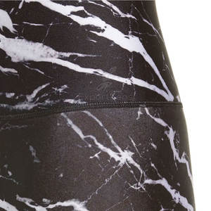 Legging taille haute avec maintien pour la salle de sport et les mouvements quotidiens, fabriqué au Pakistan - Product Image 5