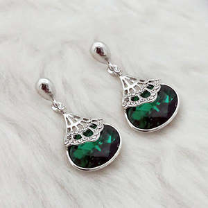 Kriaa Pendientes colgantes de cristal verde chapados en rodio 1313656E-Joyería de cristal elegante - Product Image 1