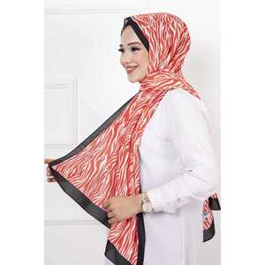 Hijab à motif zèbre en rouge, fabriqué en polyester - Product Image 2