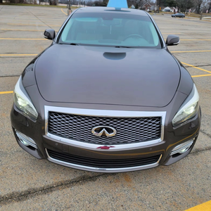 Infiniti Q70L 2016, V8 de 5.6 Litros, Vehículo Eléctrico con Autonomía NEDC de 601-700 km y Batería de 90-110 kWh - Product Image 1