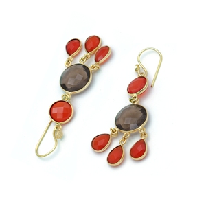 Boucles d'oreilles pendantes en laiton plaqué or 18 carats faites à la main, chalcédoine fumée |   Bijoux de mariage bohème tendance pour femmes |   Jaipur, Inde - Product Image 4