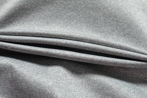 Conjunto atlético de 2 piezas para mujer, chaqueta activa transpirable, pantalones, cremallera completa, cuello levantado, logotipo frontal, patrón sólido para entrenamientos de otoño - Product Image 6