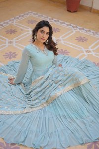Robe de Travail de Broderie en Fausse Georgette et Fausse Georgette avec Séquence de Broderie Dupatta - Product Image 2