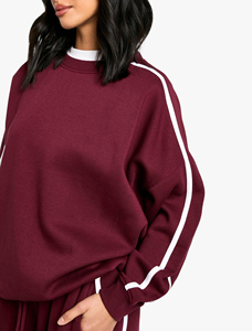 Venta al por mayor 100% algodón francés Terry Oversized Crewneck Drop Shoulder sudadera con rayas en las mangas Hip Hop sudadera de mujer - Product Image 3