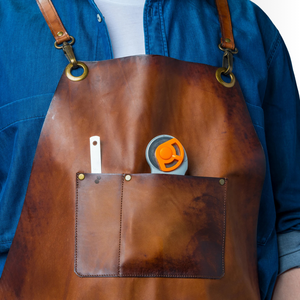 Tablier vintage en cuir véritable marron avec logo personnalisé, qualité supérieure, unisexe, professionnel, pour barbecue, atelier, usage vinier - Product Image 5