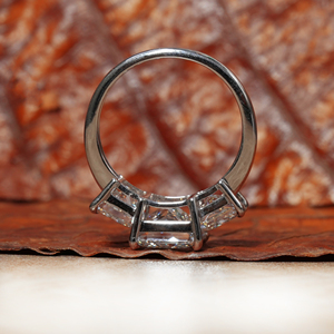 Bague de fiançailles en diamant de laboratoire taille princesse 3,0 carats, ensemble trois pierres, or blanc 14 carats, style bohème, certifiée IGI, anniversaire - Product Image 6