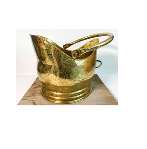 Cubo de carbón de latón compacto con estilo simple y cuerpo redondeado hecho para casas urbanas con estufas de leña o necesidades de decoración vintage - Product Image 1