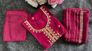 Ensemble de Kurti en Viscose brodée de style Bollywood pour femmes pantalon solide et Dupatta pour la fête en gros pour les saisons d'été et d'hiver - Product Image 5
