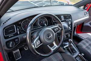 Volkswagen GTI S d'occasion de 2019, sans réserve, boîte manuelle 6 vitesses, turbo 4 cylindres, rouge Tornado, non modifiée - Product Image 4