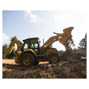 Retroexcavadora de servicio pesado equipada con barra de cucharón extensible y brazos de carga de alta elevación para un mayor alcance - Product Image 1