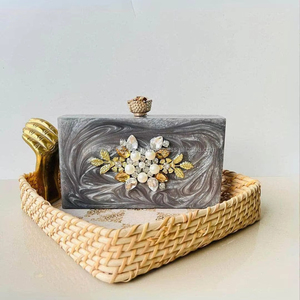 Bolso de Mano Elegante de Resina Brillante, Impermeable, Estilo Vintage, con Cadenas y Detalle de Botones, para Damas, Ideal para Bodas y Eventos, Diseño de Lujo - Product Image 1