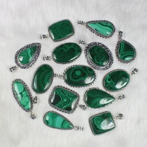 Precioso collar de joyería de diseñador con colgante de malaquita verde Chapado en plata con ajuste de bisel para niñas - Product Image 5
