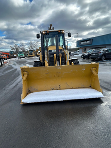 Chargeuse-pelleteuse CAT 450 4x4, état neuf/occasion, à vendre - Product Image 3