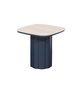 Tables basses élégantes en teck massif, idéales pour restaurants, villas ou hôtels. Prix négociable. - Product Image 3