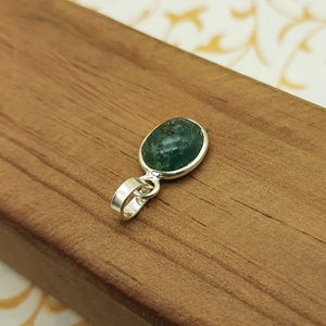 Elegante Colgante de Plata de Ley 925, Joyería Fina Hecha a Mano con Gema Ovalada de Esmeralda, Gema AAA con Parte Posterior Plana, Estilo Religioso para Fiesta - Product Image 2