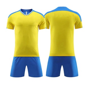 Ensemble de maillots de football vierge de nouvelle conception, uniformes de football en polyester à séchage rapide pour hommes, maillots de l'équipe de football, impression de logo personnalisée - Product Image 5