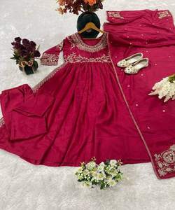 Tradicional pero moderno Kurti Chinon con bordado de secuencia detallada festivales perfectos Ropa de mujer Precio al por mayor Ropa étnica - Product Image 5