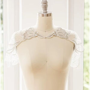 Capa de cuentas hecha a mano única de alta moda abrigo de fiesta de estilo pijo para mujeres y adultos ODM Club Wear - Product Image 1