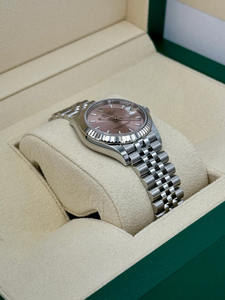 Pour le nouveau R-olex Datejust 31 mm 278274 de 2025, en acier inoxydable, bracelet Jubilee, cadran rose - Product Image 4