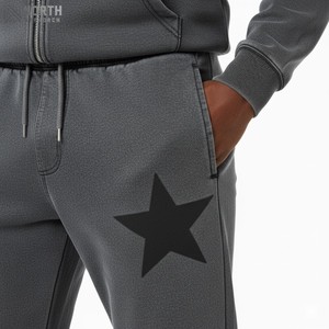 Conjunto Deportivo de Invierno con Lavado Ácido, Estampado Digital, Transpirable, Estilo Vintage, Sudadera con Capucha y Pantalones Acampanados para Hombre, 100% Algodón de Lujo - Product Image 3