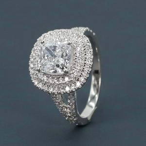 Anillo de diamante solitario único y lujoso para mujer, elaborado en oro blanco de 14 quilates con claridad VVS mejorada. - Product Image 1