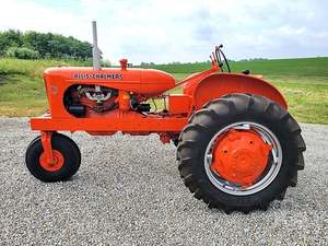 Tractor Agrícola ALLIS-CHALMERS WD45 de 10 HP con Tracción en las 4 Ruedas, Transmisión por Engranajes, Bomba de Caja de Cambios - Tractor Agrícola Clásico de Estilo Vintage - Product Image 2