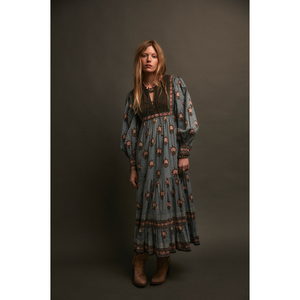 Vestido Allegra Estilo Boho en Color Ceruleo Niebla, Cuello en V, Cintura Natural, Silueta Holgada, Tejido de Tela Tejida con Estampado Floral, Transpirable para el Tiempo Libre - Product Image 5