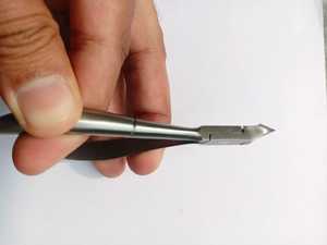 Pince à cuticules D-01 Nghia avec mâchoire en acier inoxydable très tranchante 16 Logo et emballage personnalisés pour un usage domestique - Product Image 5