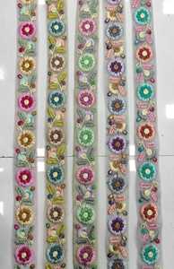 Lacets à paillettes perlés brodés à la main sur mesure à utiliser comme bordures et adaptés à la revente - Product Image 3