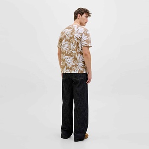 Camiseta de sublimación de poliéster personalizada al por mayor, camiseta tejida en blanco para impresión por transferencia térmica con logotipo personalizado y patrón de letras - Product Image 2