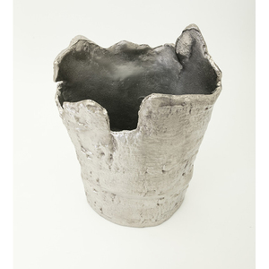 Vase à fleurs moderne en aluminium moulé pour la décoration de la maison Vase à fleurs en forme de bouteille en argent antique unique - Product Image 4