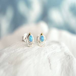 Boucles d'oreilles opale, boucles d'oreilles en opale de feu faites à la main, boucles d'oreilles en argent Sterling, boucles d'oreilles opale, bijoux opale, délicate - Product Image 4
