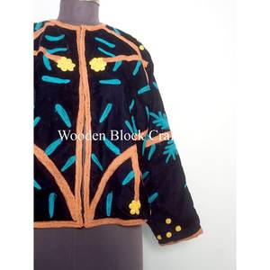 Veste courte en velours Suzani brodée à la main, motif floral, manteau indien avec doublure en laine, hiver, 100% coton, veste florale - Product Image 2