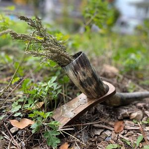 Gran jarra de cuerno para beber vikingo hecha a mano ecológica con estilos animales y religiosos para Ale & Mead - Product Image 6