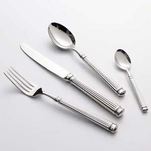 ชุดช้อนส้อมหรูหรา สีเงินด้าน สแตนเลส ด้ามไม้ ใช้ซ้ำได้ ใช้แล้วทิ้งได้ ดีไซน์สำหรับงานแต่งงาน ของชำร่วย แบบมีกระจก - Product Image 3