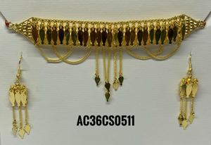 Conjunto Chik de Latón chapado en oro de moda para mujer con diseño de cadena de eslabones de pendientes para mujer y bebé oferta exclusiva en línea - Product Image 1