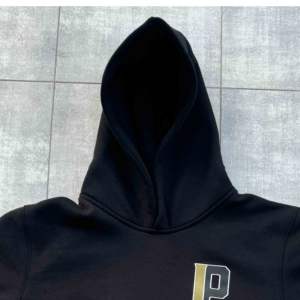 เสื้อฮู้ดผ้าฟลีซหนานุ่ม 100% ผ้าฝ้ายแท้ สำหรับฤดูหนาว กันลม สำหรับผู้ชายและเด็กผู้ชาย ปักโลโก้ พิมพ์ลาย คุณภาพสูง ทรงโอเวอร์ไซส์ - Product Image 6