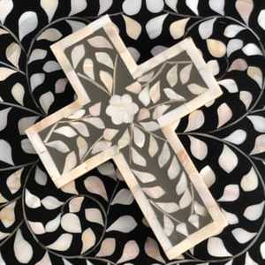 Croix chrétienne en nacre artisanale, croix de Jérusalem, cadeau religieux pour un anniversaire, couleur personnalisée de haute qualité - Product Image 4