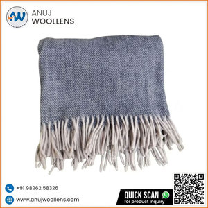 Couverture en laine d'agneau recyclée de grande taille à motif de diamant bleu marine de belle conception - Product Image 4