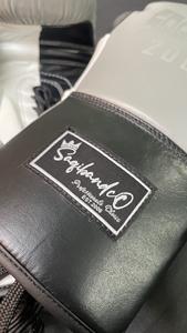 Gants de boxe en cuir d'entraînement personnalisés OEM Excellente protection Performance Gants de boxe en cuir de vache de qualité supérieure avec vente en gros - Product Image 3